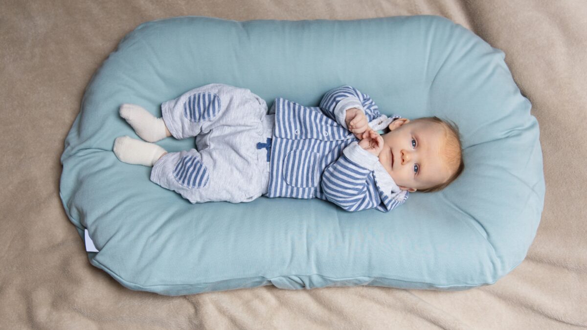 Baby Sleep Sack vs Swaddle: Which Is Better for Safe Sleep? (2026 Guide)