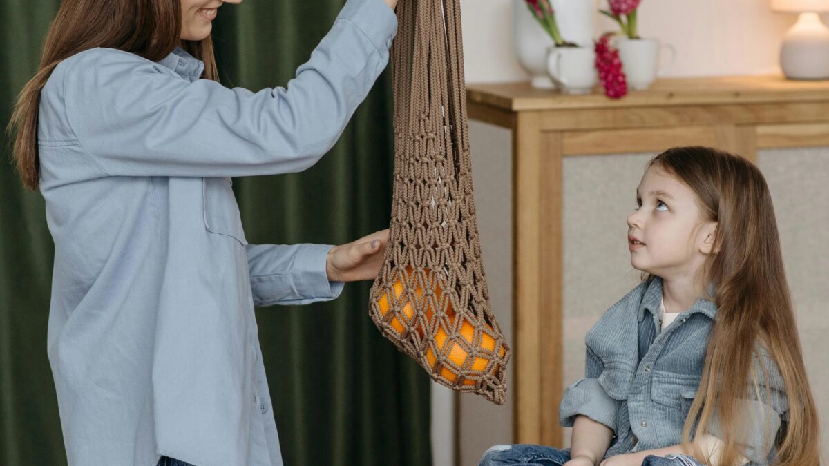 Analogue Bag Trend: The Screen‑Free Parenting Hack Every Mom Needs in 2026