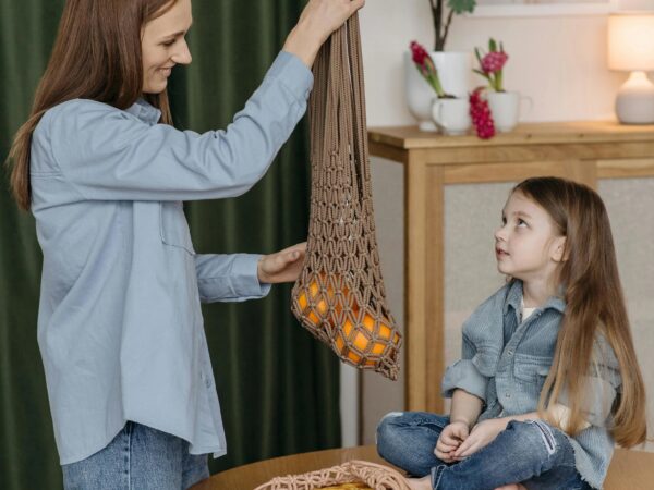 Analogue Bag Trend: The Screen‑Free Parenting Hack Every Mom Needs in 2026