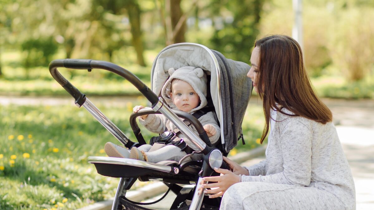 How to Choose a Compact Travel Stroller: The Ultimate Guide for Flying Moms