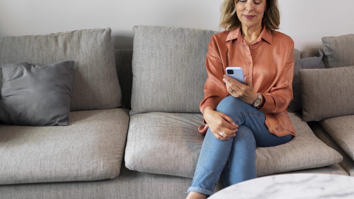 Digital Detox for Moms: How to Reduce Phone Anxiety and Reclaim Your Time