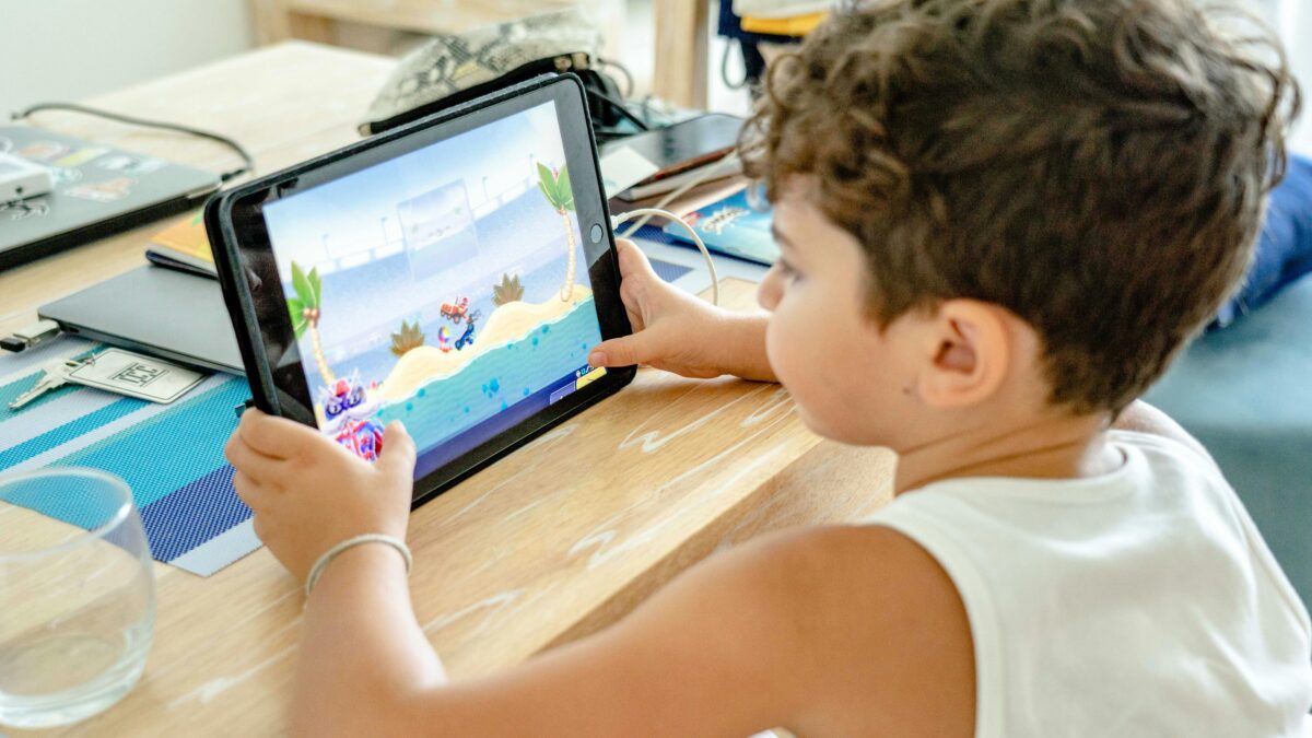 Screen-Free Activities for Kids: The 2026 Trend Every Mom Needs to Know