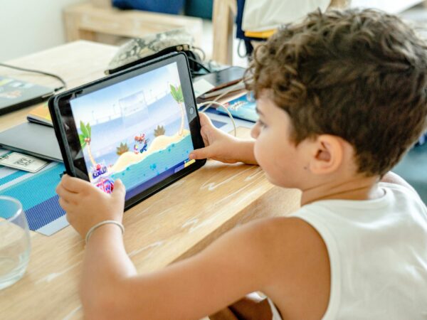 Screen-Free Activities for Kids: The 2026 Trend Every Mom Needs to Know