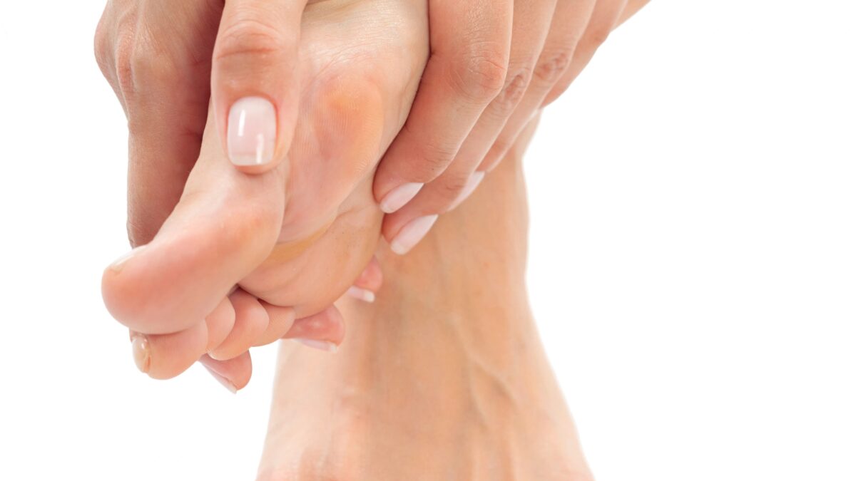 Pregnancy Swelling: 7 Ways to Reduce Edema in Feet and Ankles