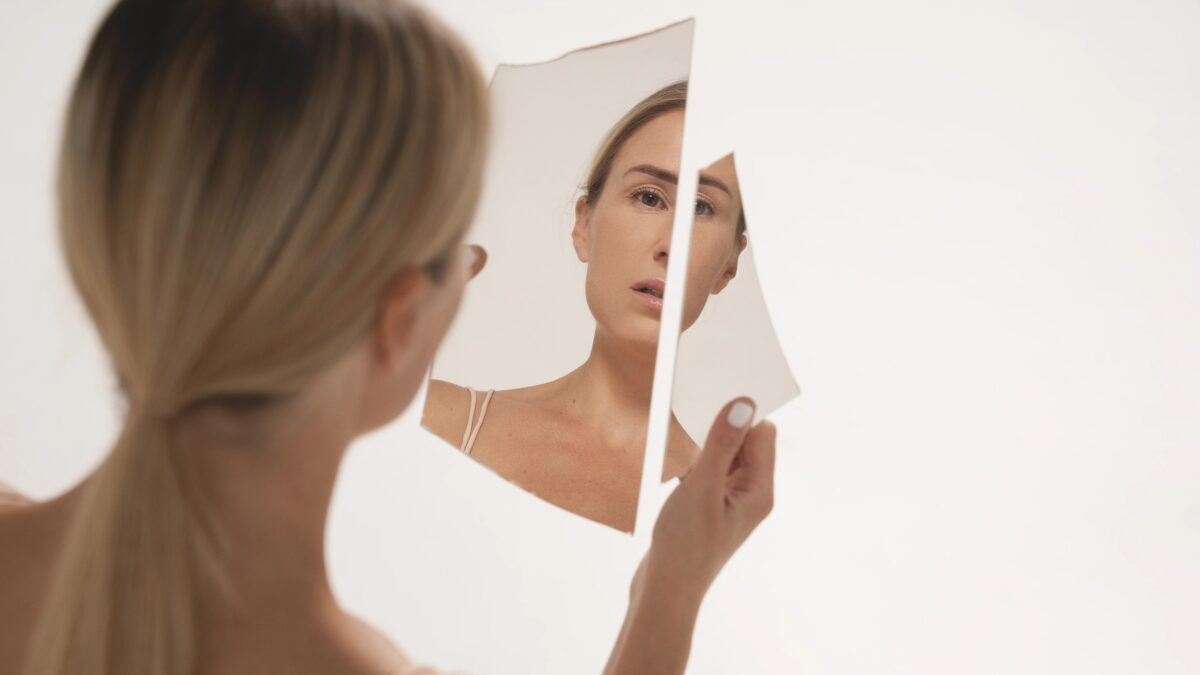How to Stop Comparing Yourself to Other Moms on Social Media (It Is Ruining Your Peace)