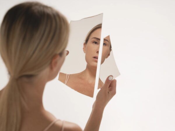 How to Stop Comparing Yourself to Other Moms on Social Media (It Is Ruining Your Peace)